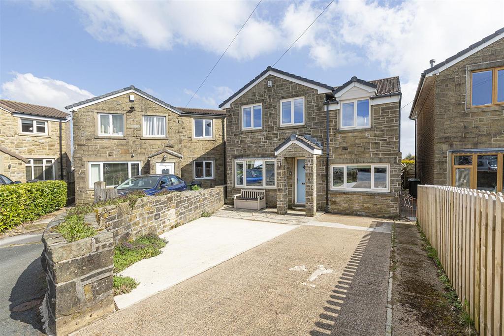 Grange Close, Outlane, Huddersfield 4 bed detached house for sale £