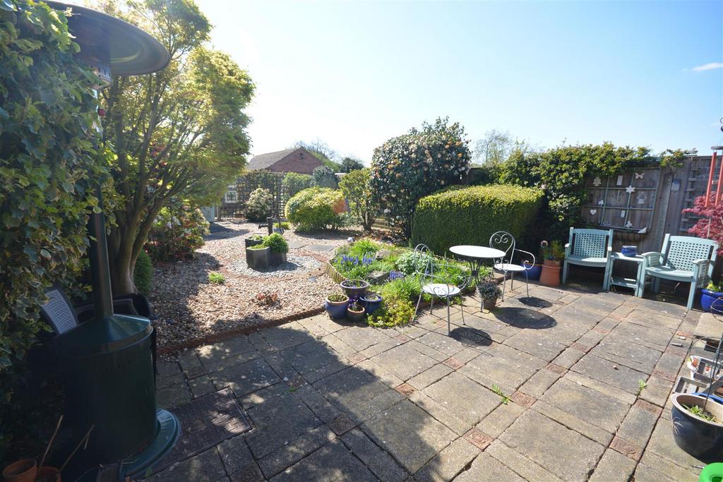 Wolvey Road, Bulkington, Warwickshire 3 bed end of terrace house £295,000