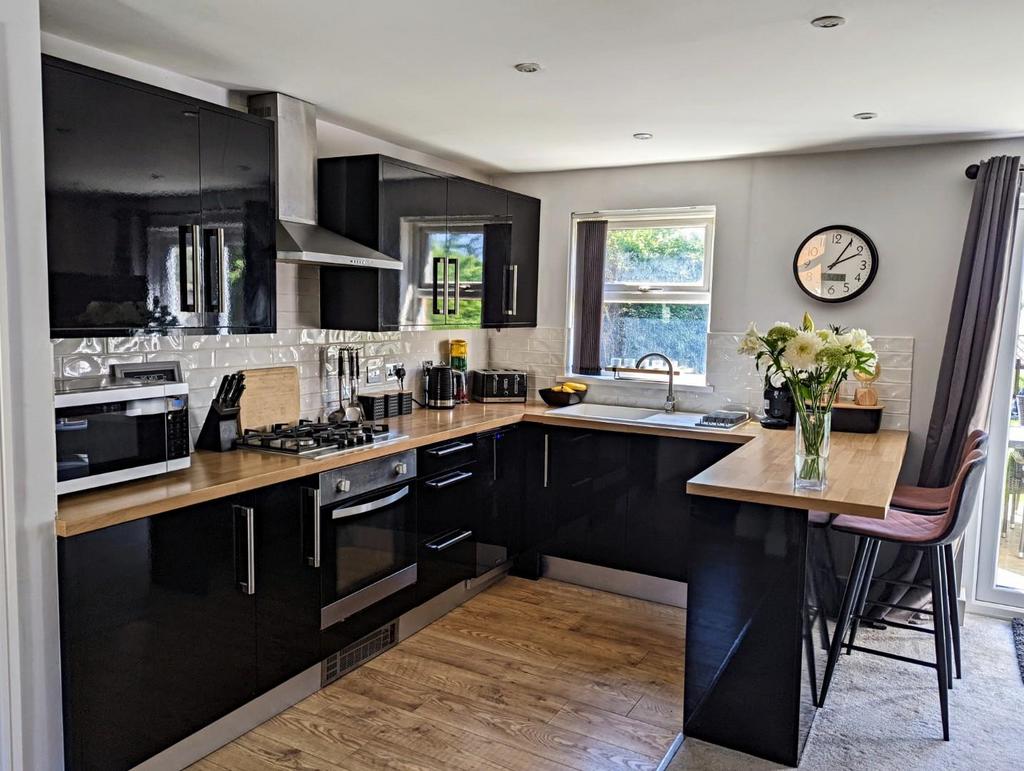 KITCHEN AREA.jpg