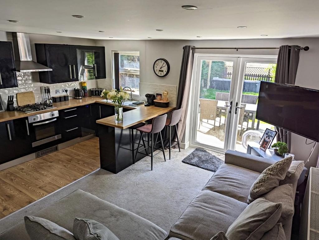 KITCHEN LOUNGE.jpg