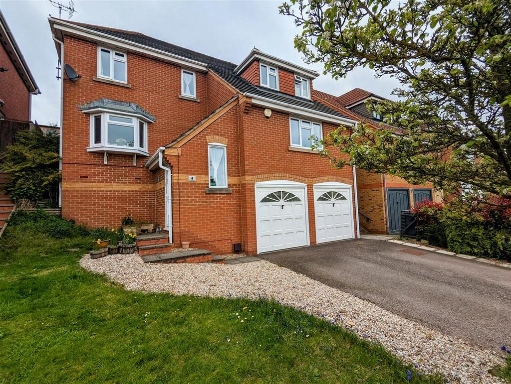 Elm Way, Hartshill, Nuneaton 4 bed detached house for sale £410,000