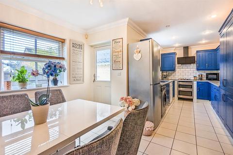 16 Hare Bridge Crescent, Ingatestone, CM4 9DR