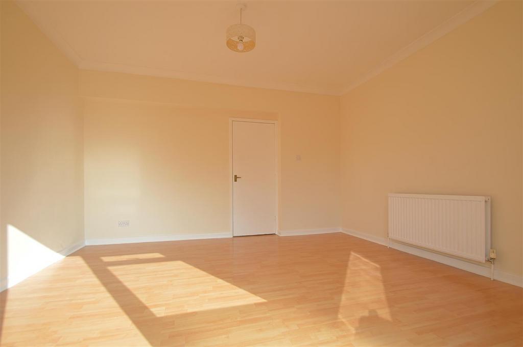 CASH BUYERS ONLY * LAKE 2 bed ground floor flat for sale £107,500