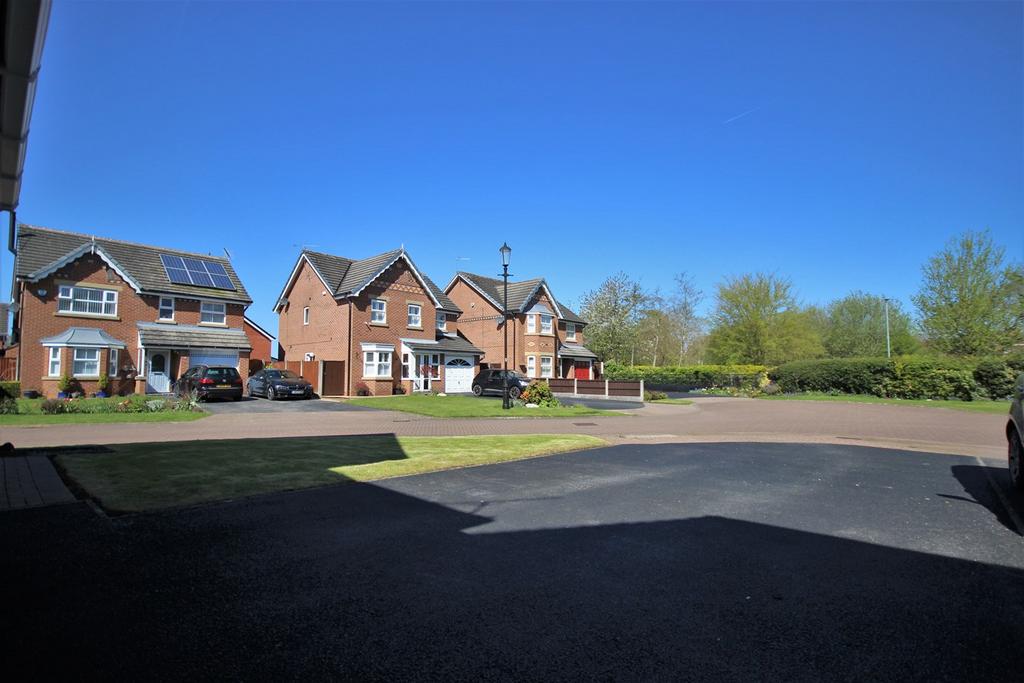 Heathfield Park, Widnes, WA8 4 bed detached house £330,000