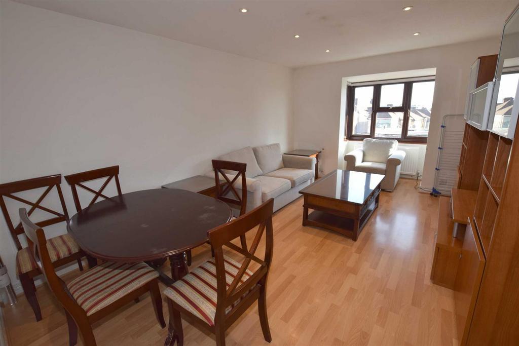 Rundell Crescent, Hendon 1 bed flat £1,400 pcm (£323 pw)
