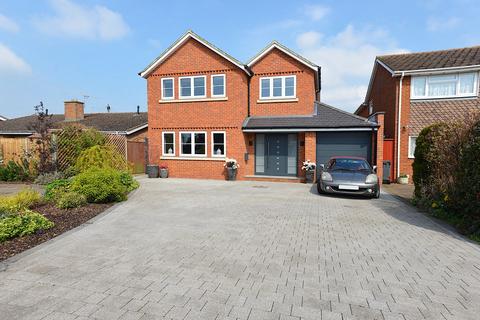 4 bedroom detached house for sale - Burgess Way, Henlow, SG16