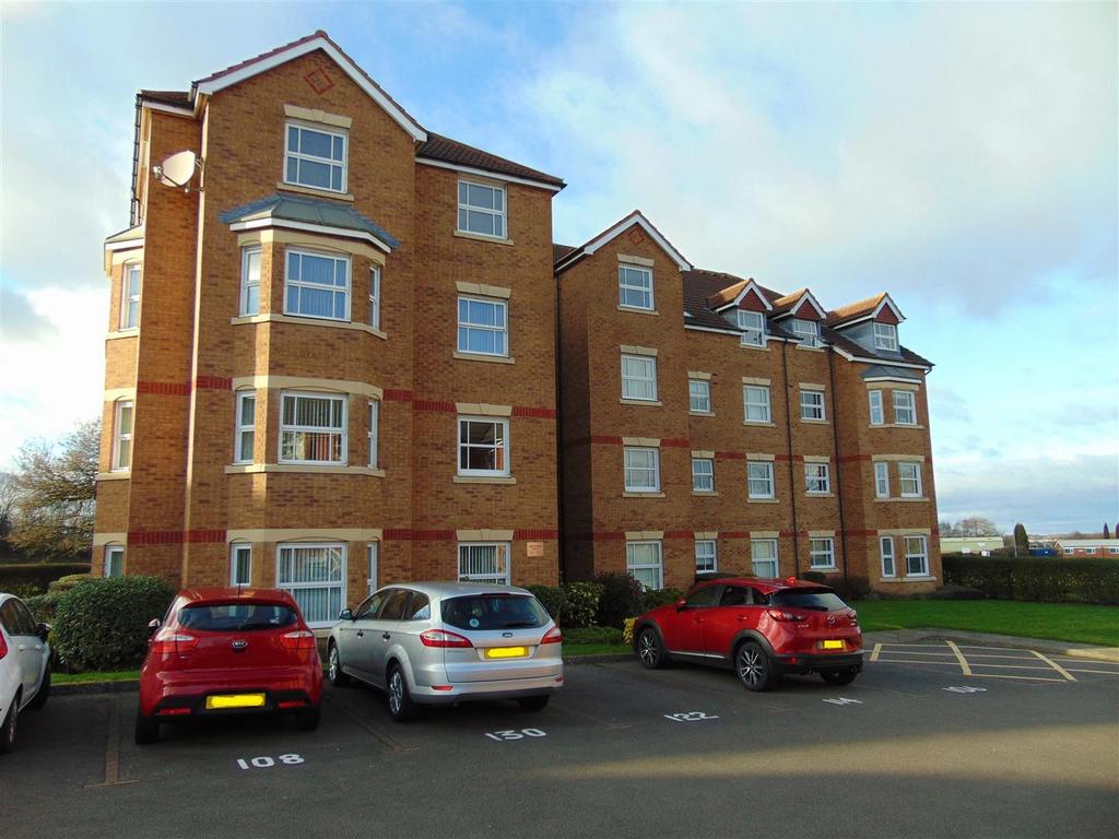 Westfield Drive, Aldridge 2 bed apartment £205,000