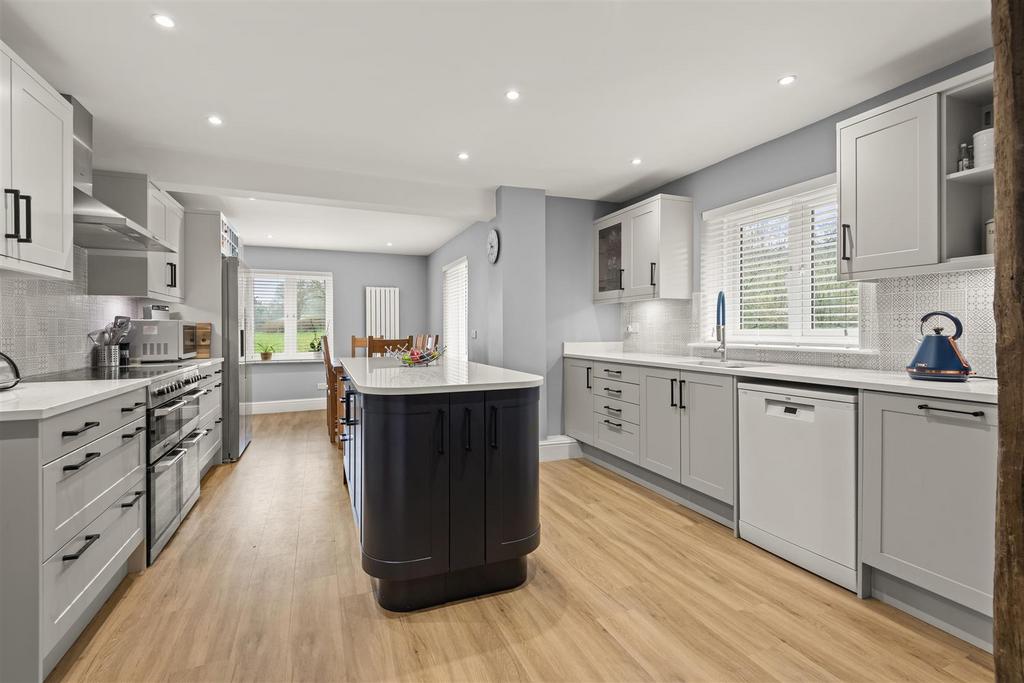 Hayne Lane, Wilmington, Honiton 5 bed detached house £750,000