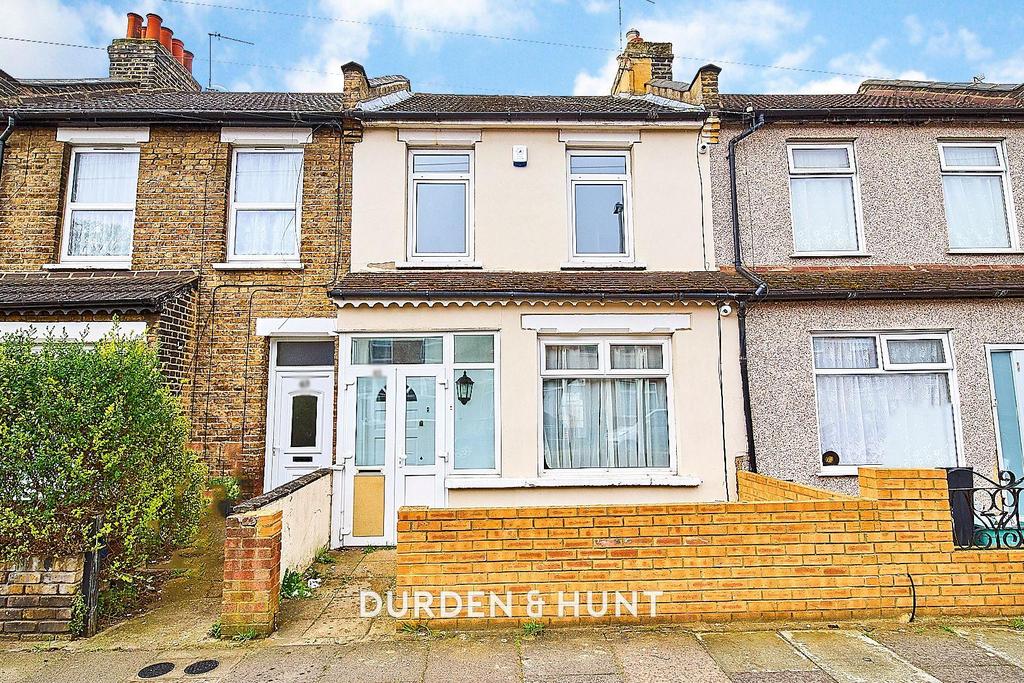 Roman Road, Ilford, IG1 2 bed terraced house for sale £350,000