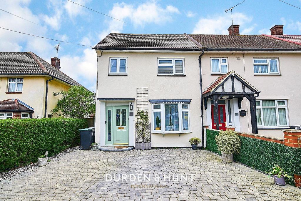 Ibbetson Path, Loughton, IG10 3 bed end of terrace house for sale £500,000