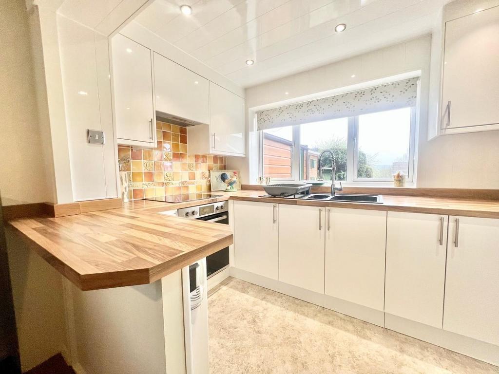 Thompson Hill, High Green, Sheffield 4 bed detached house for sale £