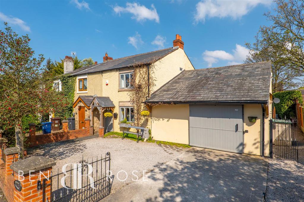 Dunkirk Lane, Leyland 3 bed semidetached house for sale £290,000