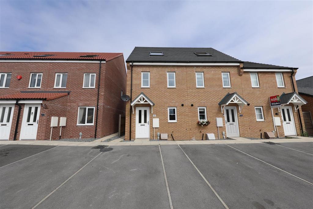 Viola Close, Kingswood, Hull 3 bed end of terrace house £150,000