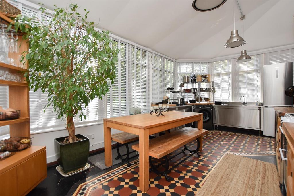 Chowns Hill, Hastings 1 bed flat £310,000