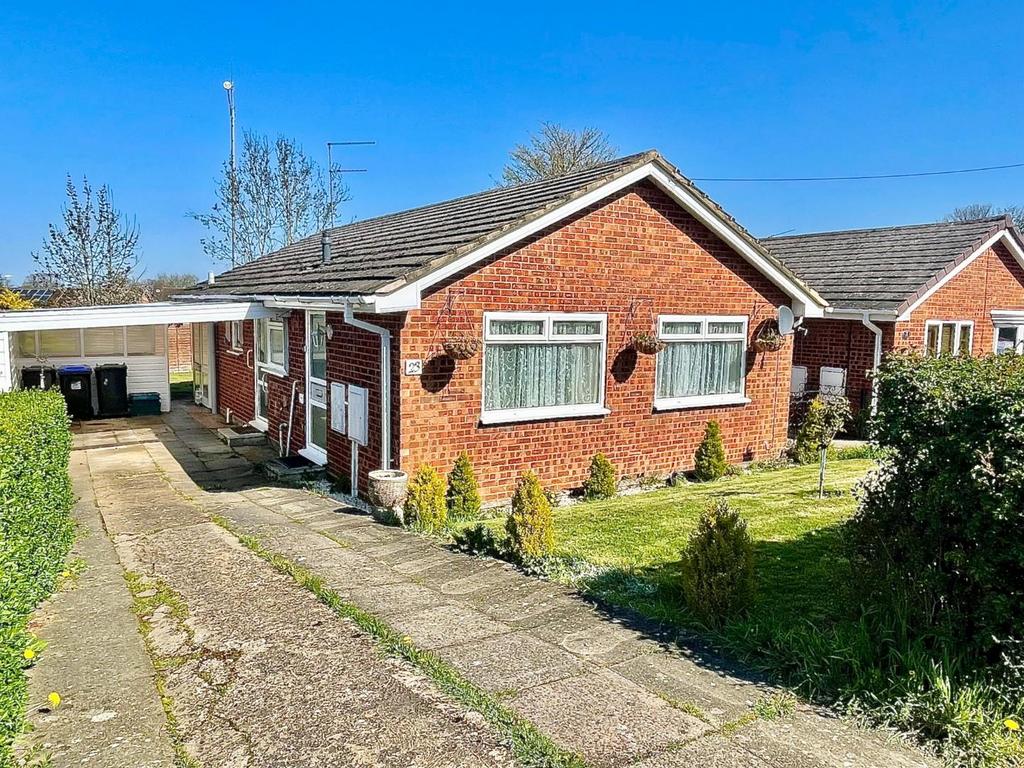 The Slip, Brixworth, Northamptonshire NN6 3 bed detached bungalow for