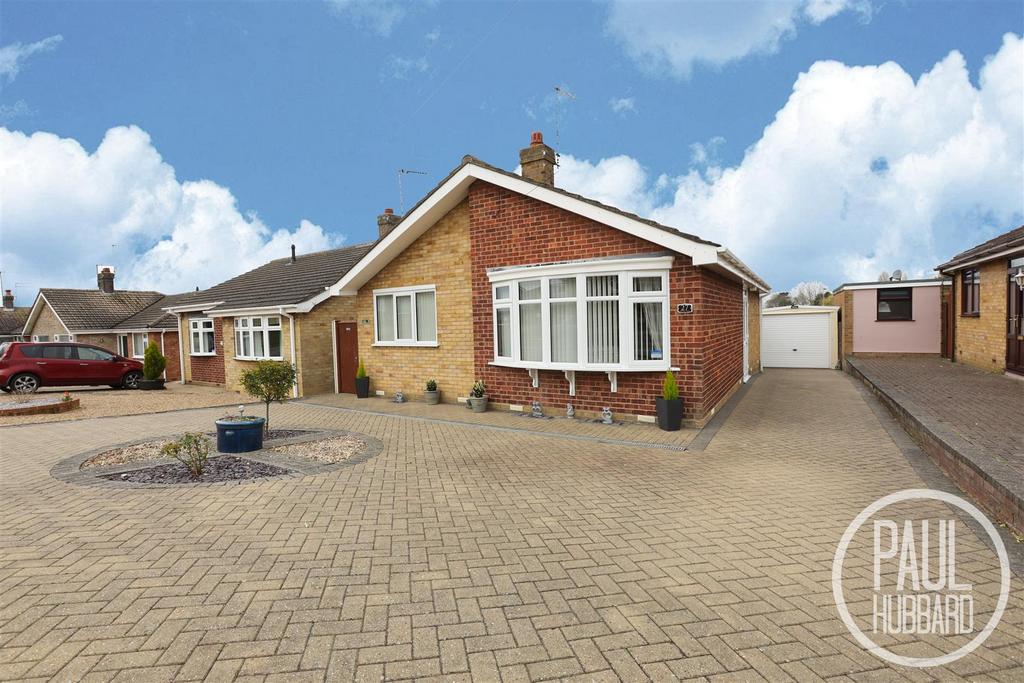 Claydon Drive, Oulton Broad, NR32 2 bed detached bungalow for sale £