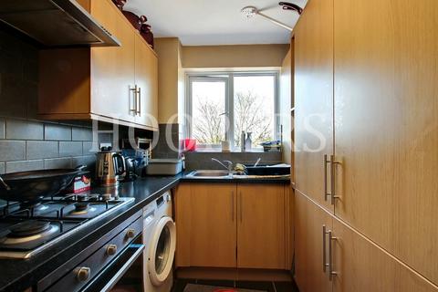2 bedroom flat for sale, Cornmow Drive, London, NW10