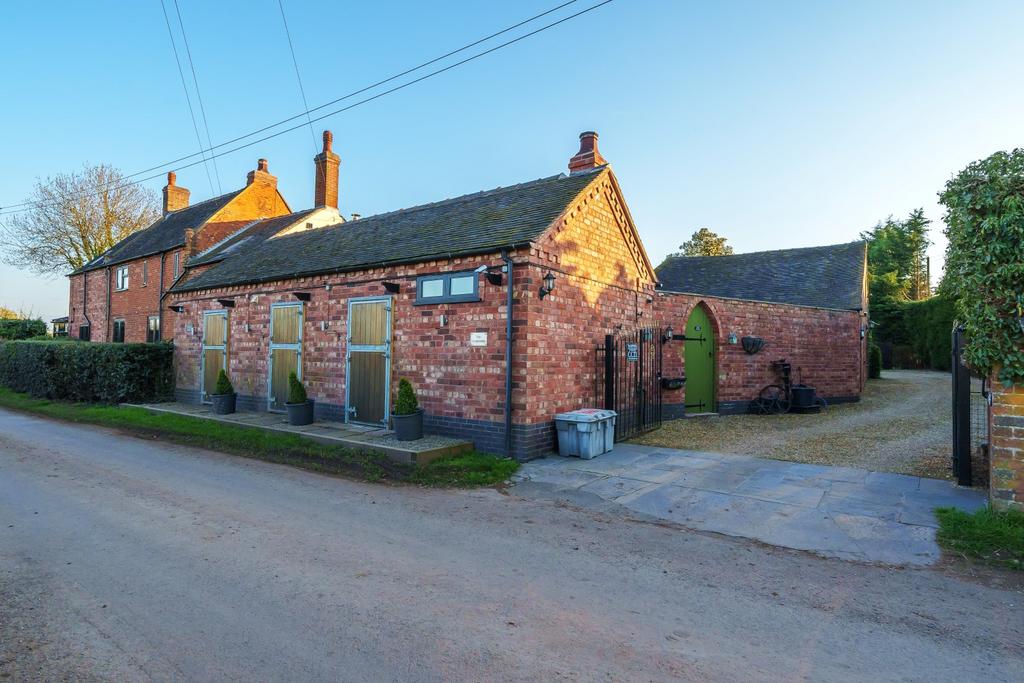 Eccleshall STAFFORDSHIRE 4 bed equestrian property £1,195,000