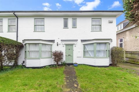 24 The Parade, Epsom, KT18 5DH