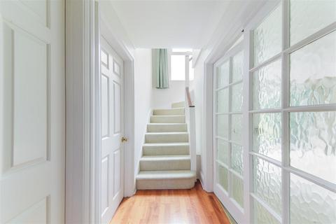 24 The Parade, Epsom, KT18 5DH