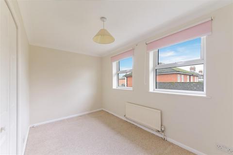 24 The Parade, Epsom, KT18 5DH