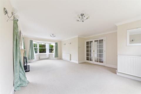 24 The Parade, Epsom, KT18 5DH