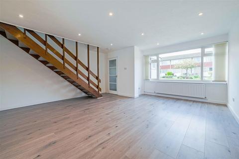 16 Marshalls Close, Epsom, KT19 8HZ