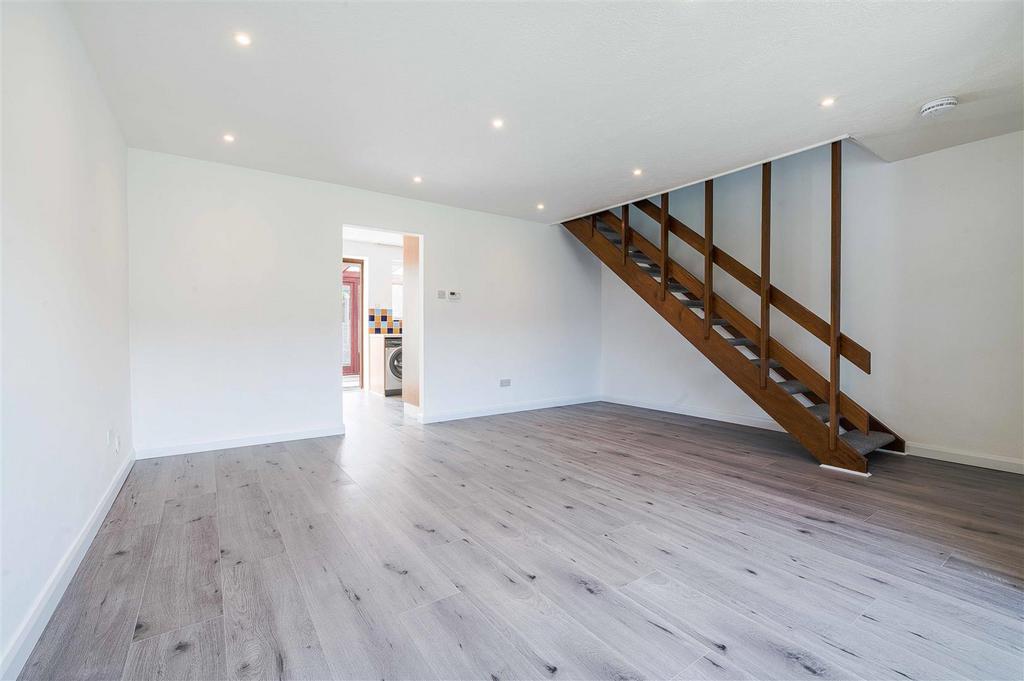 16 Marshalls Close4.jpg