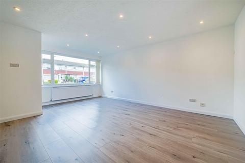 16 Marshalls Close, Epsom, KT19 8HZ