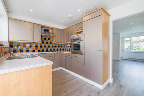 16 Marshalls Close, Epsom, KT19 8HZ