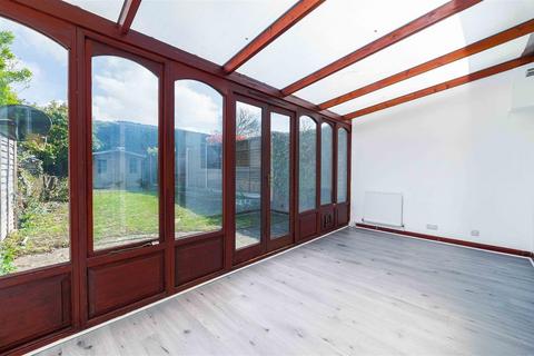 16 Marshalls Close, Epsom, KT19 8HZ