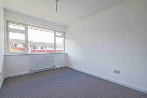 16 Marshalls Close, Epsom, KT19 8HZ