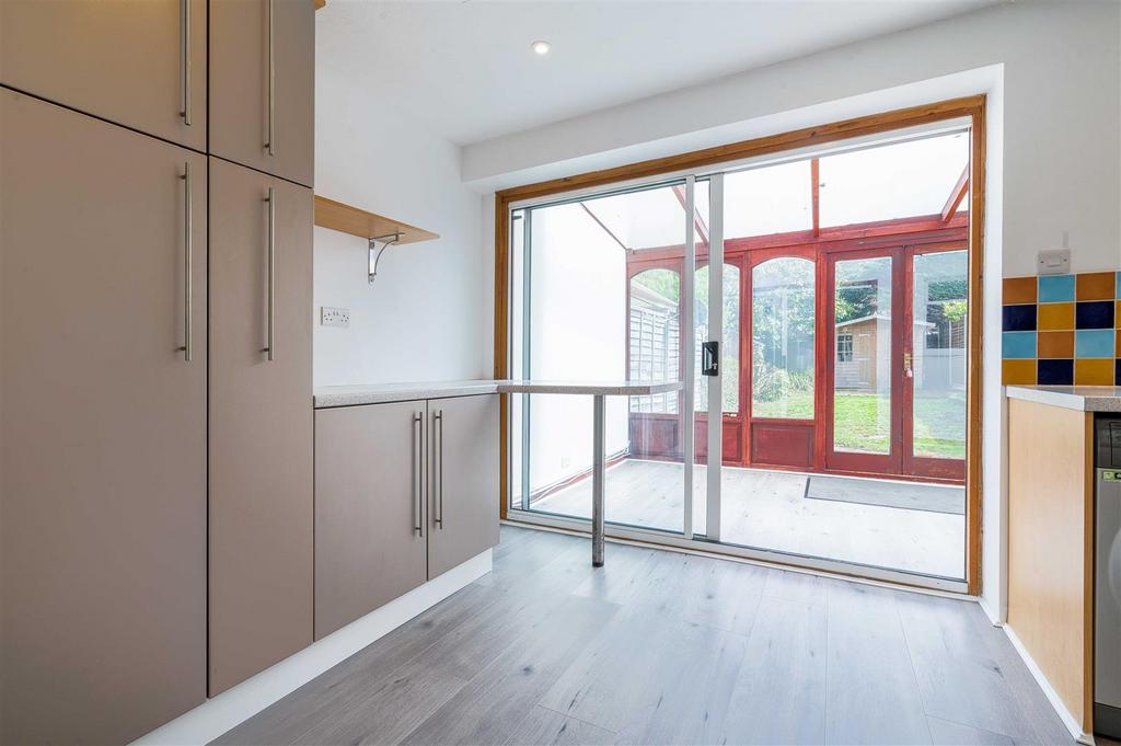 16 Marshalls Close5.jpg