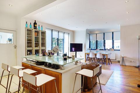 2 Alexander Avenue, London, NW10 3QS