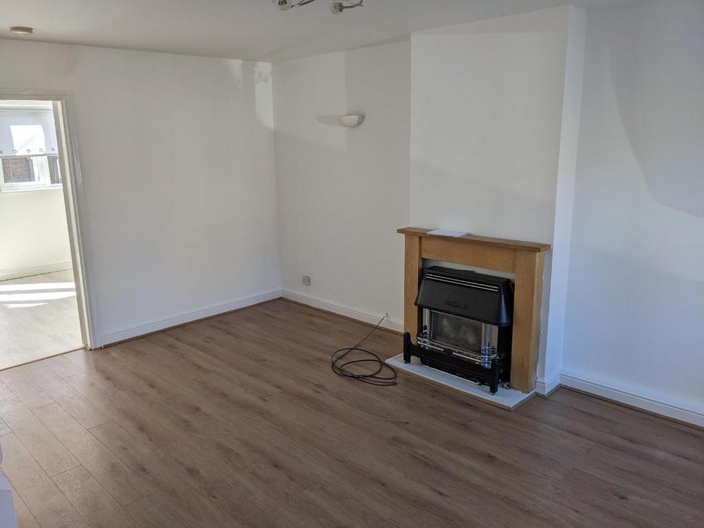 Ely Drive, Astley, Tyldesley, Manchester 3 bed semidetached house £