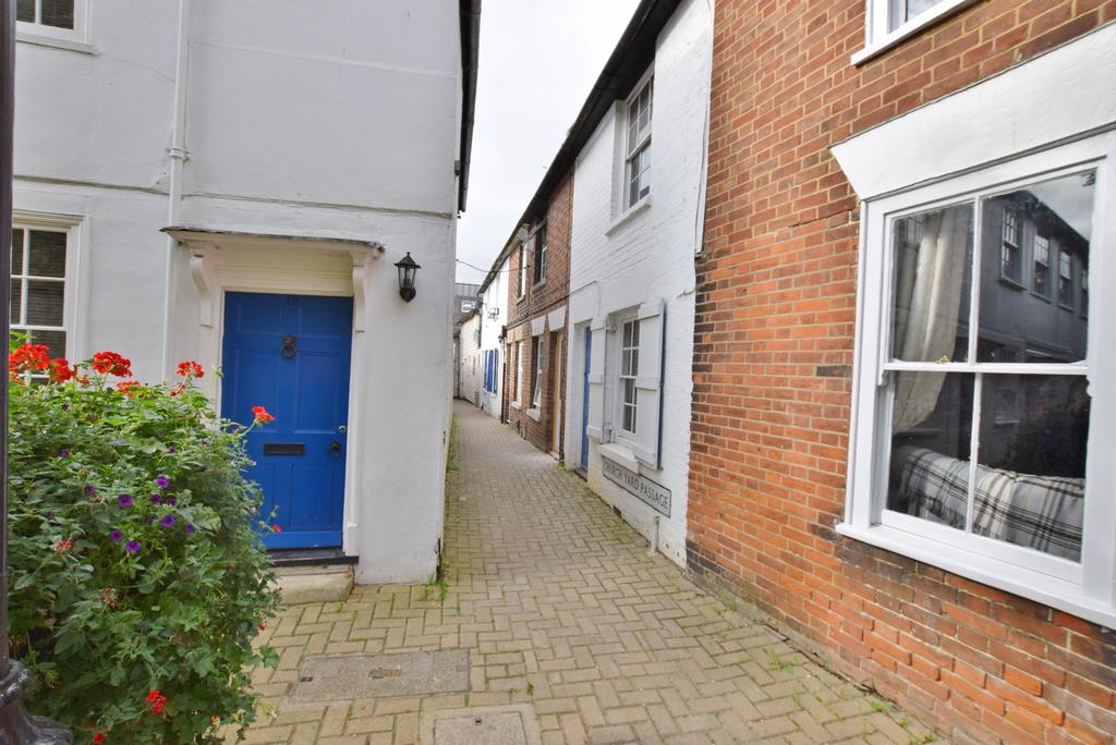 Churchyard Passage, Ashford, Kent, TN23 1QL 1 bed terraced house £775
