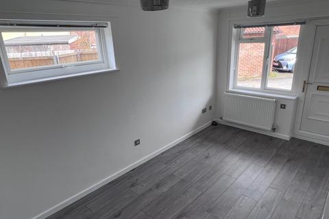 1 bedroom terraced house to rent, Wingfield, Grays