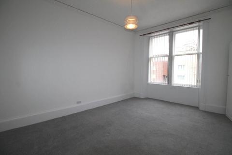 3 bedroom flat to rent, Mansionhouse Road, Paisley, PA1 3RD