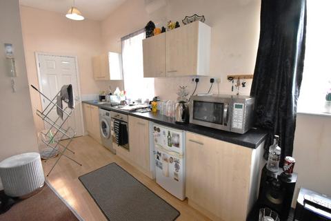 2 bedroom flat to rent, Charlotte Street, Hull, HU1