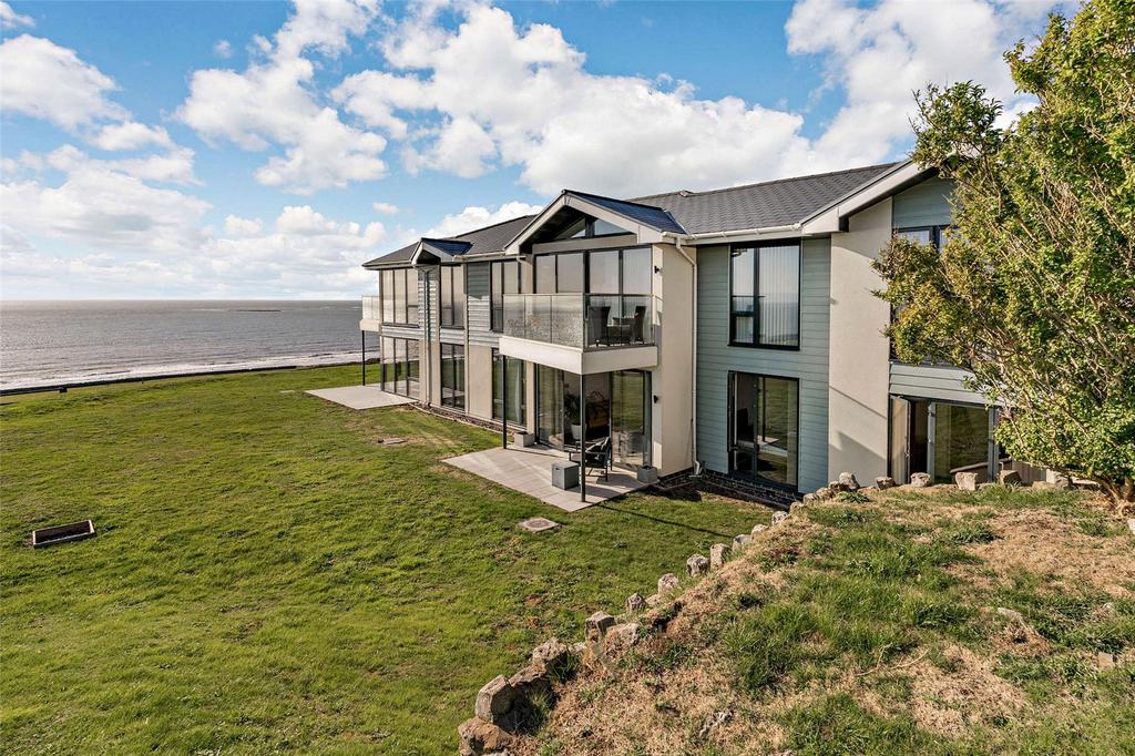 Slon Lane, OgmorebySea, Vale Of CF32 2 bed apartment for