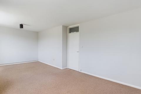 2 bedroom flat to rent, Meadow Park, Sherfield-On-Loddon, RG27