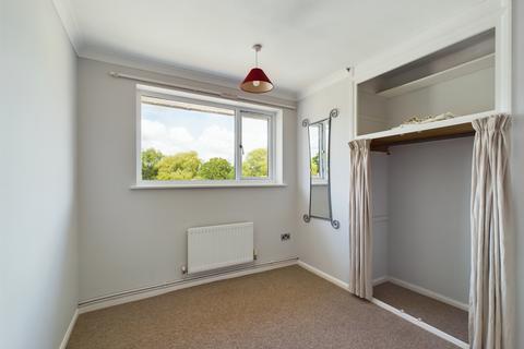 2 bedroom flat to rent, Meadow Park, Sherfield-On-Loddon, RG27