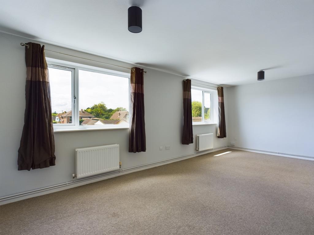 Meadow Park, SherfieldOnLoddon, RG27 2 bed flat to rent £1,295 pcm (£299 pw)