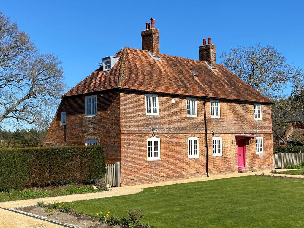 Pale Lane, Hartley Wintney, Hampshire 6 bed detached house for sale £