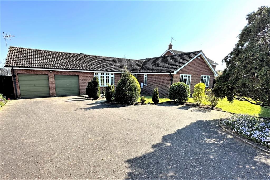 Large 3 Bed Bungalow For Sale