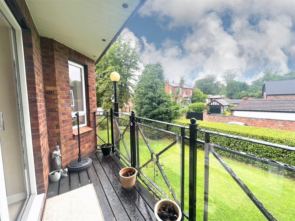 Whitegates, Wilmslow Road, Cheadle, Sk8 1HG 2 bed retirement property