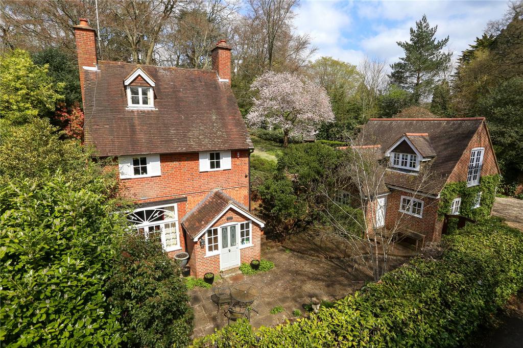Leigh Lane, Farnham, Surrey, GU9 2 bed detached house for sale £1,000,000