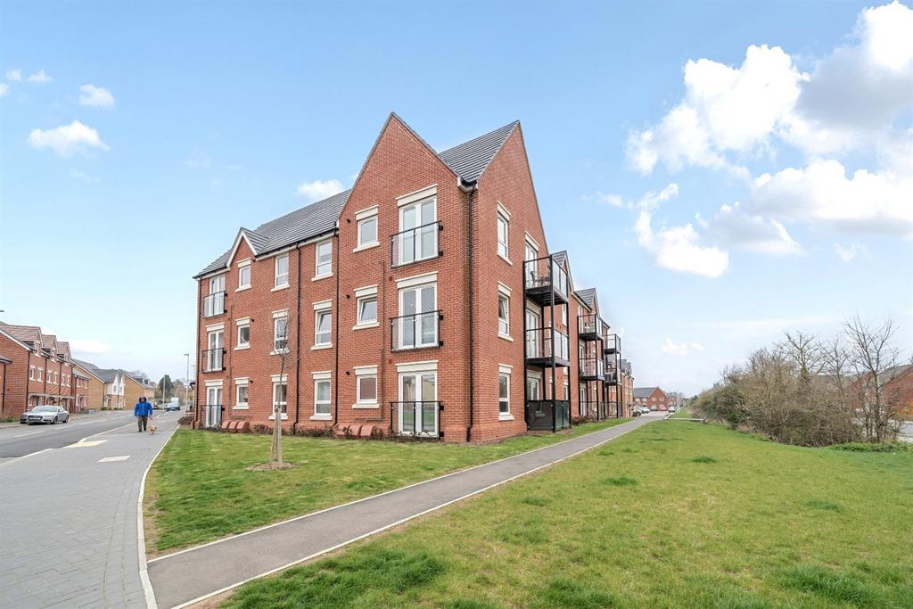 Bolton Drive, Shinfield, Reading, RG2 1 bed apartment - £1,200 pcm (£ ...