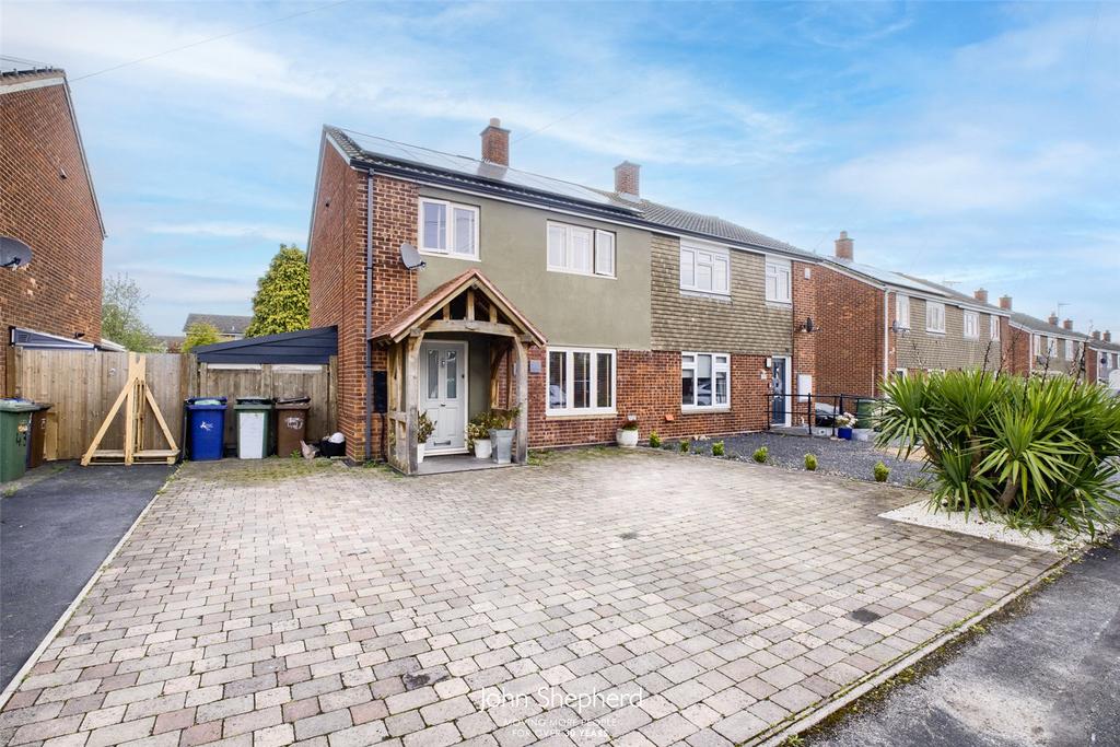 Barnard Way, Cannock, Staffordshire, WS11 3 bed semidetached house for