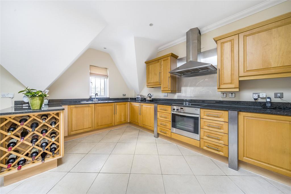 Walton On Thames, Surrey, KT12 3 bed flat for sale £900,000